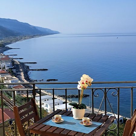 Апартаменты Un Oblo Sul Mare Сан-Лючидо Экстерьер фото